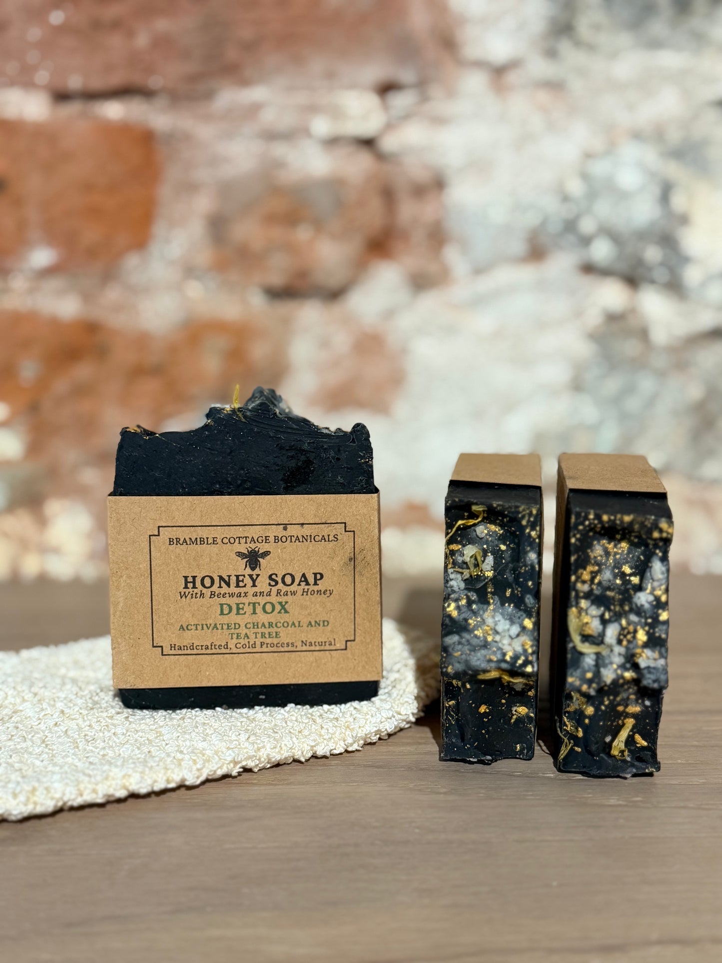 Detox - Activated Charcoal & Tea Tree