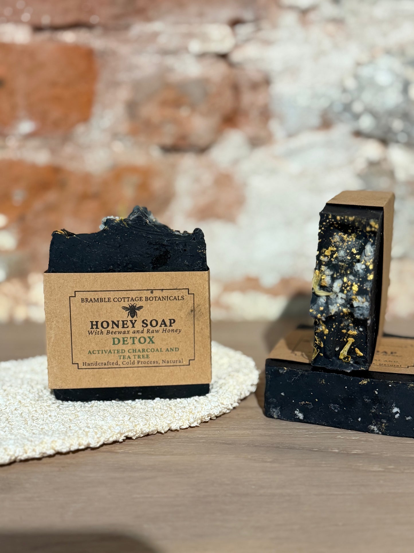 Detox - Activated Charcoal & Tea Tree