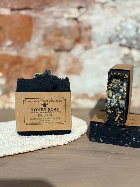 Detox - Activated Charcoal & Tea Tree