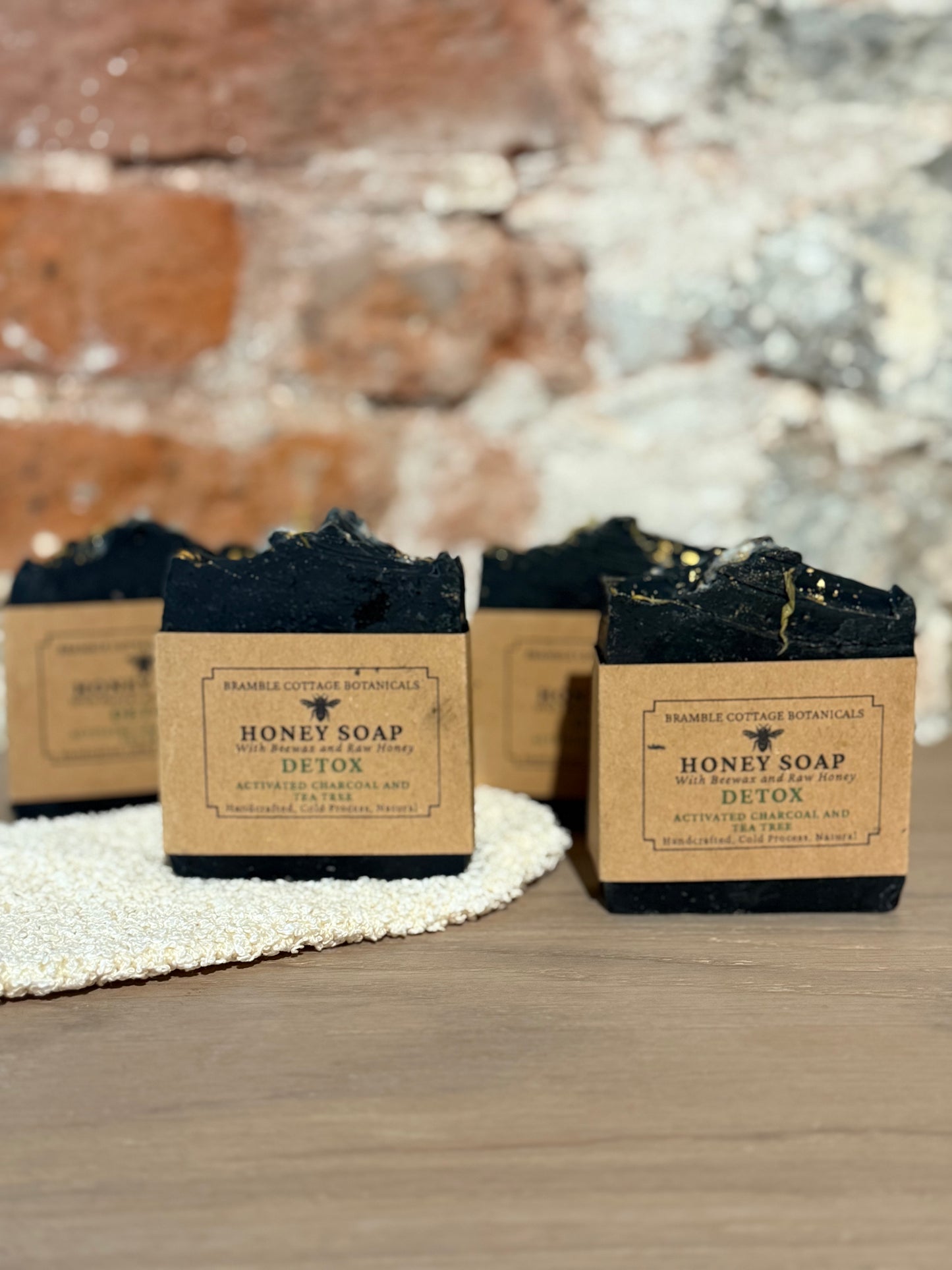 Detox - Activated Charcoal & Tea Tree