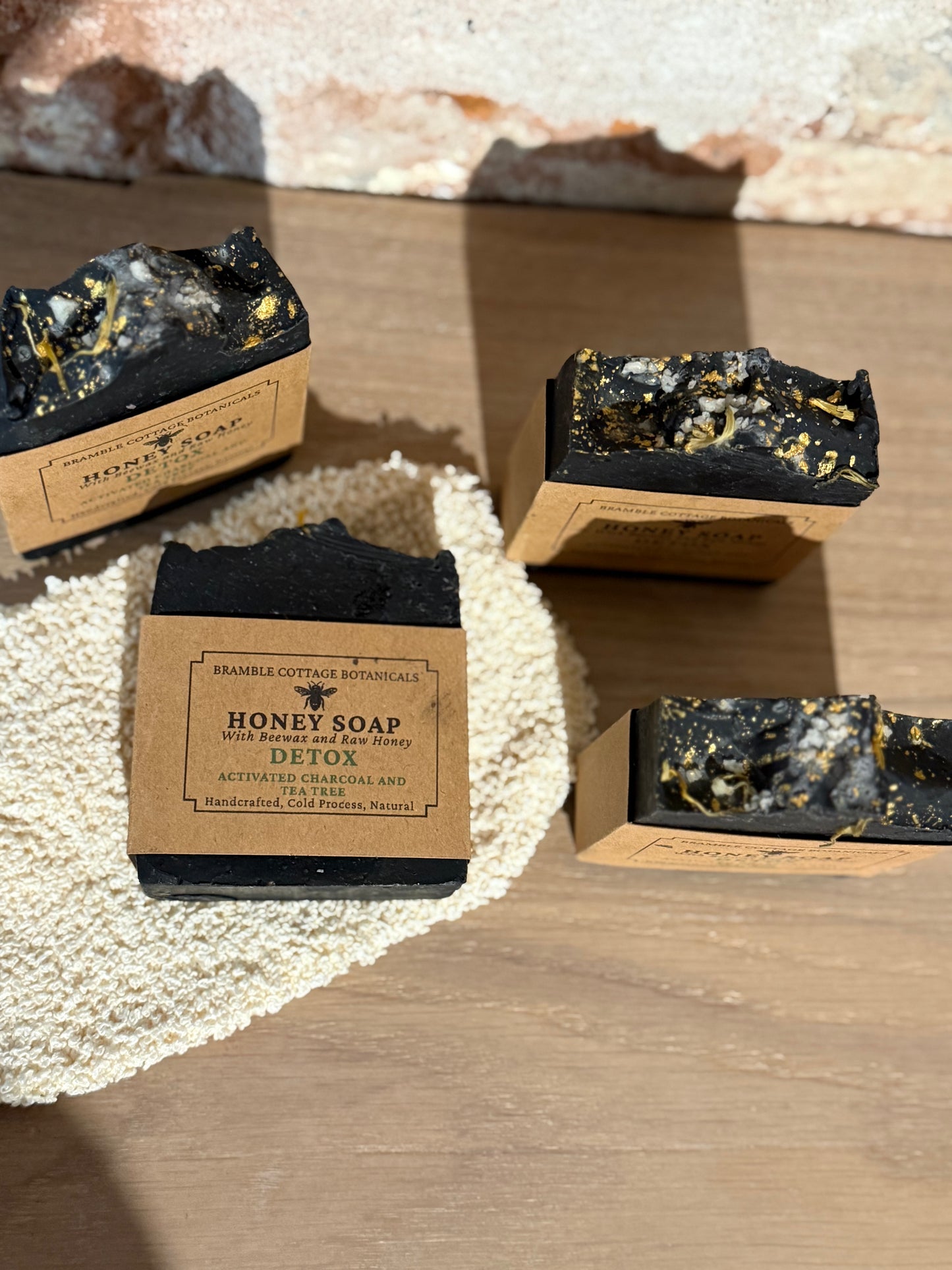 Detox - Activated Charcoal & Tea Tree