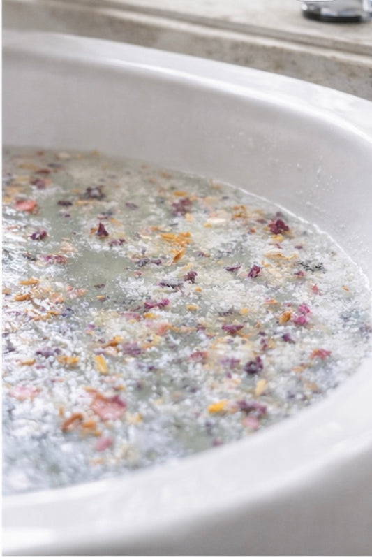 🌼 Wild Honey Bloom

Milk & Honey Botanical Bath Soak