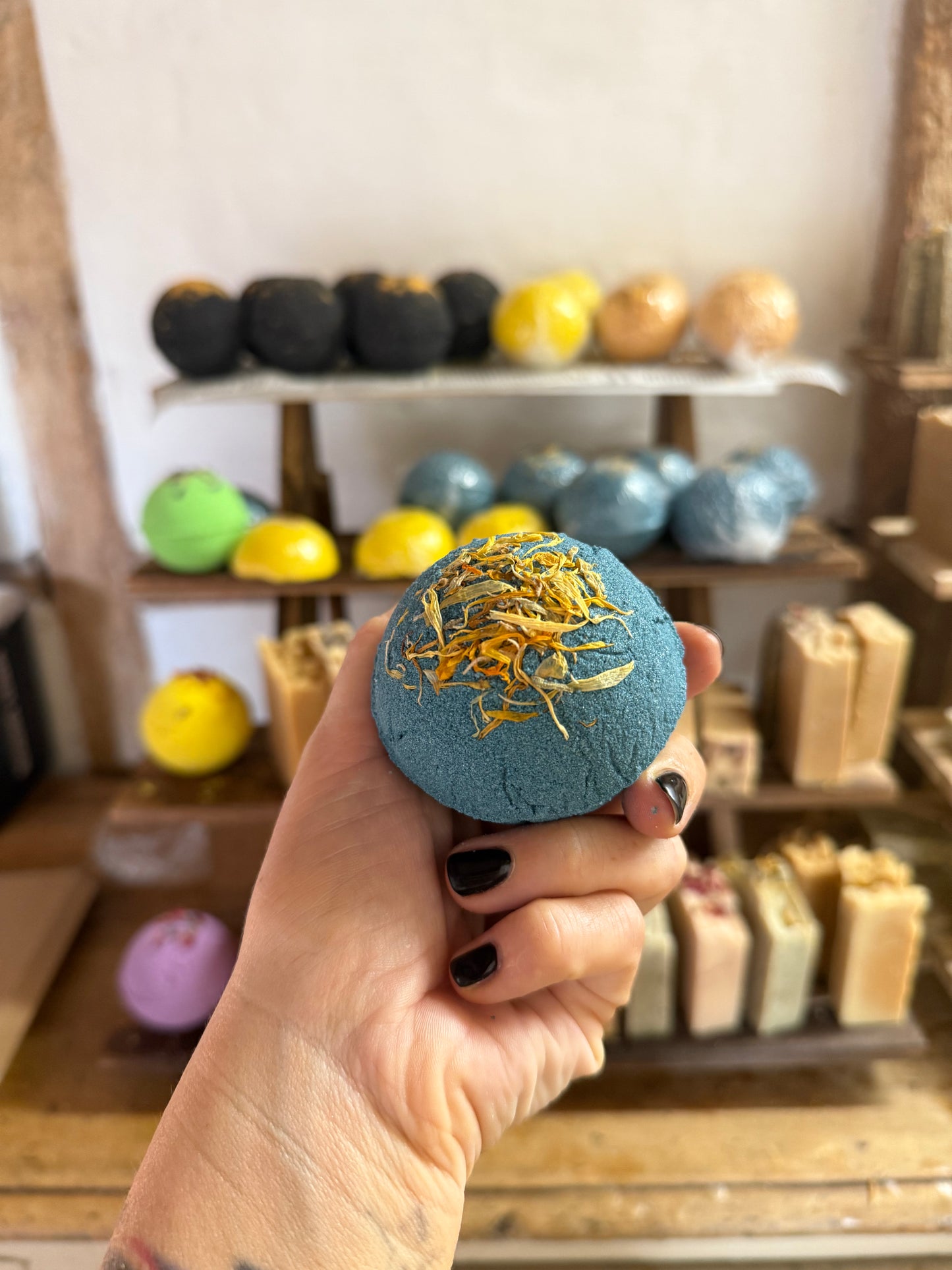 Honey Bath Bomb - Bluebell Walk
