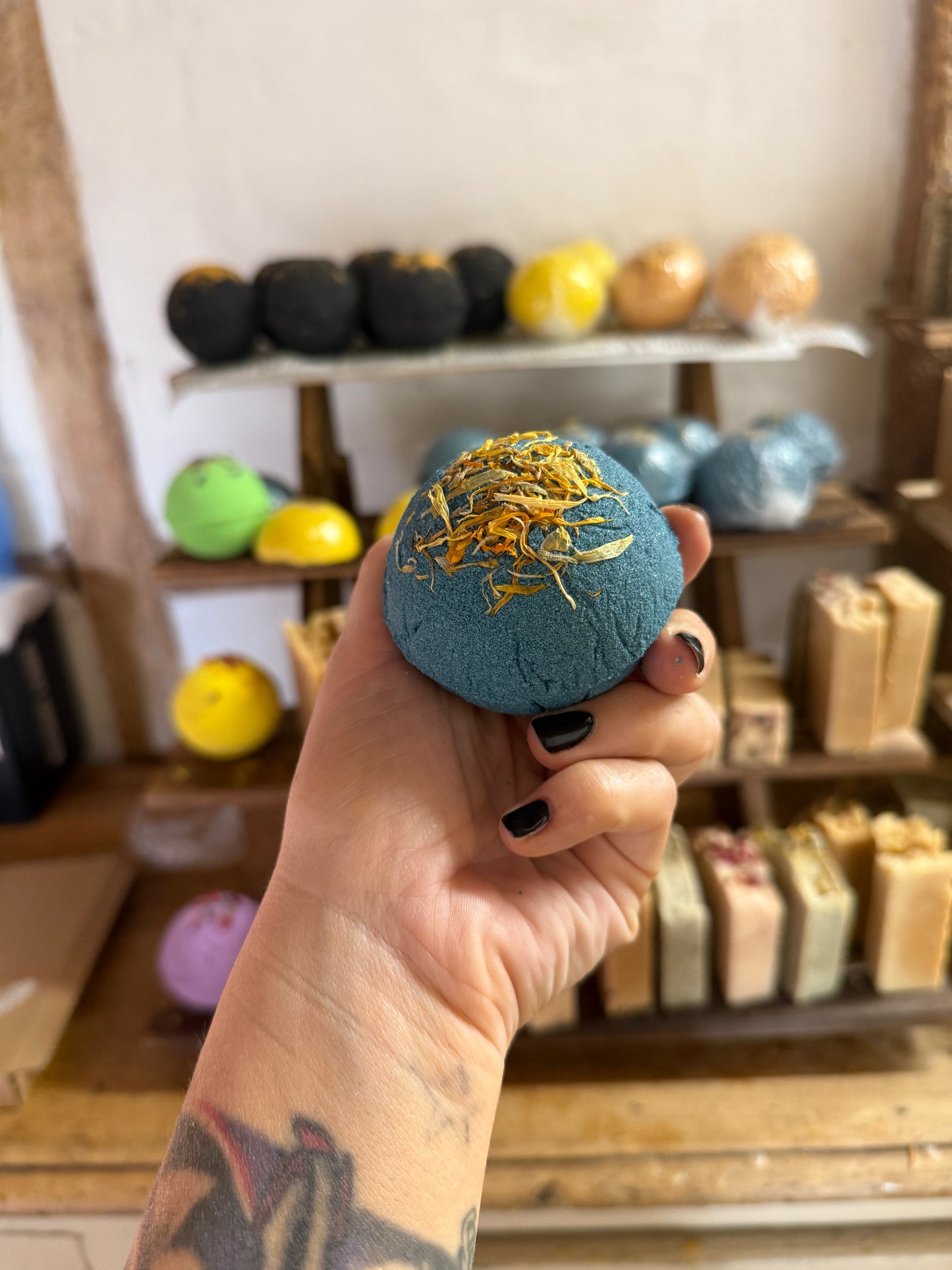 Honey Bath Bomb - Bluebell Walk